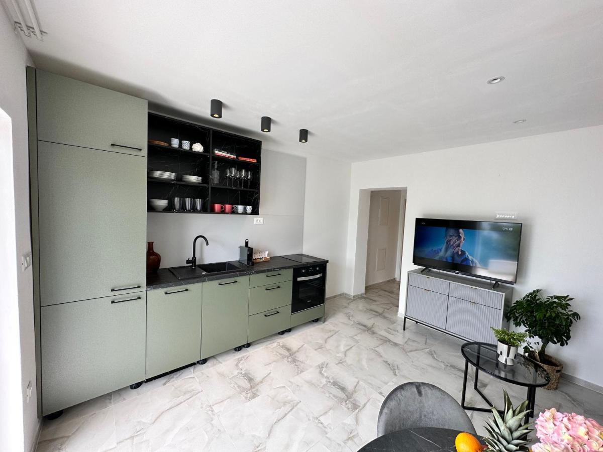 Olive View Apartment Brela Bagian luar foto