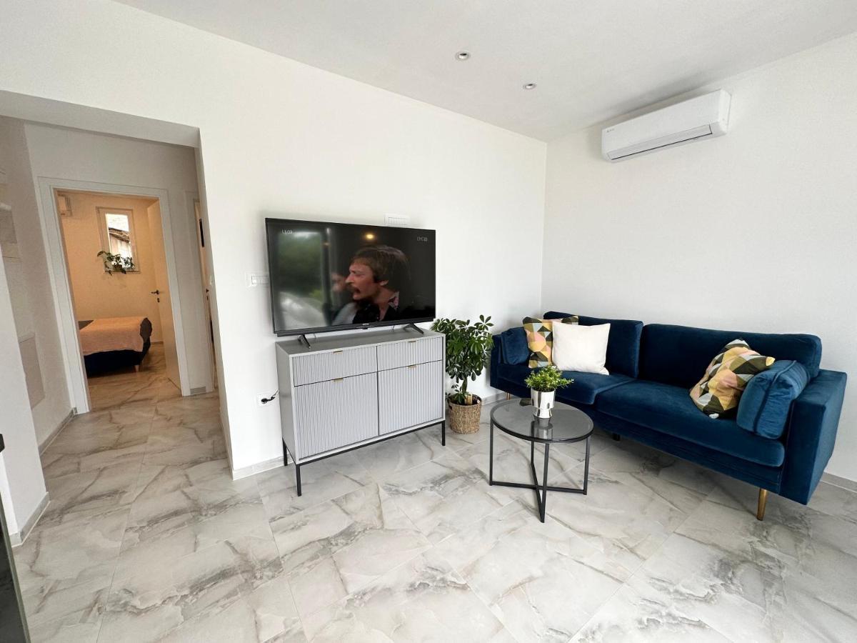Olive View Apartment Brela Bagian luar foto