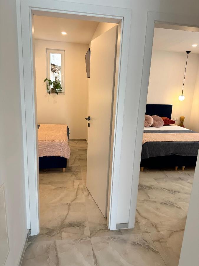 Olive View Apartment Brela Bagian luar foto