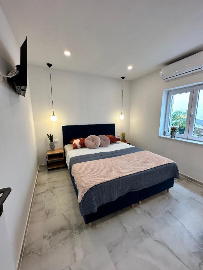 Olive View Apartment Brela Bagian luar foto